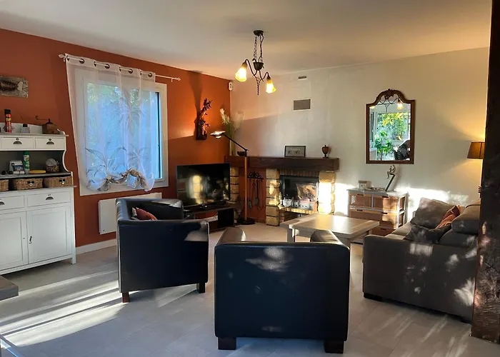 Grande Maison A 150 Metres De La *